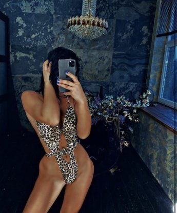 💋
Я опытная и ухоженная красотка, готовая предложить тебе незабываемые моменты наслаждения. В моем нежном обьятии ты откроешь для себя новые грани удовольствия.
Мои услуги охватывают все, что ты можешь пожелать – от нежных ласк до страстного экстаза. Будь уверен, что проведенное со мной время превзойдет все твои ожидания.
Не веришь мне на слово? Доверься моим отзывам – мои клиенты всегда остаются довольными и жаждут возвращения ко мне снова и снова. 😍
Фотографии настоящие, что является дополнительным подтверждением моего опыта и красоты.
Живу в Москве, так что если ты хочешь окунуться в мир похоти и наслаждения, приходи ко мне – в Москву. Жду тебя, мой дорогой! 💕 Даша